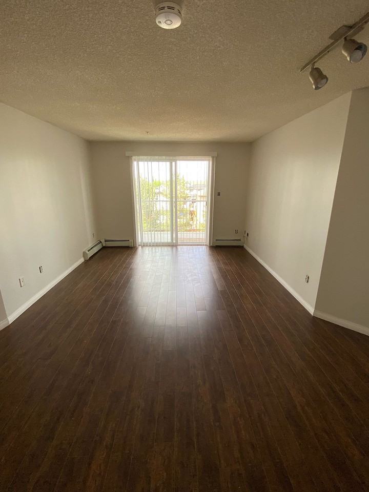 Spacious 2 bed 2 bath condo*pay power only*balcony*in - Photo 2 of 9