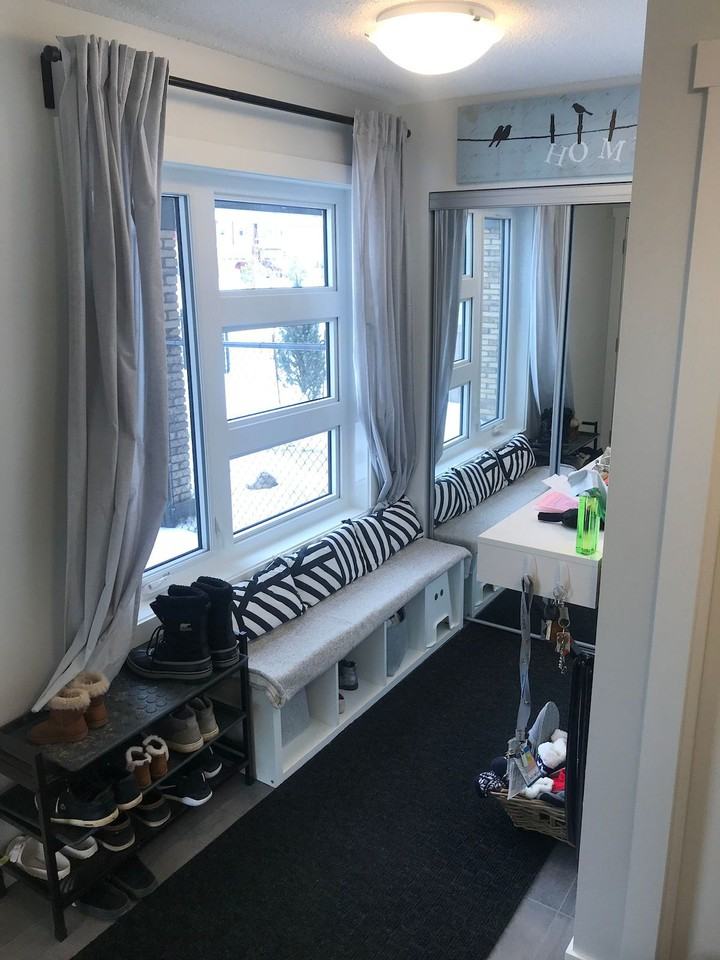 Stunning 3 bed + Den 2.5 Bath Townhouse**Double garage and Fenced Yard!!! - Photo 2 of 19