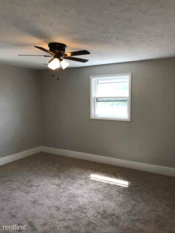 307 W Plain St - Photo 3 of 11