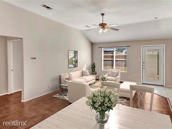 140 Amber Ln - Photo 2 of 12