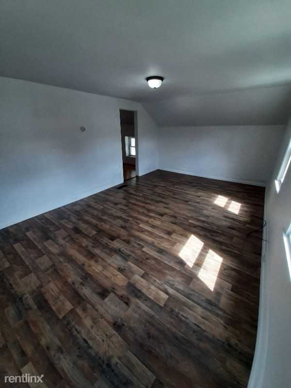 2626 Main St - Photo 2 of 12