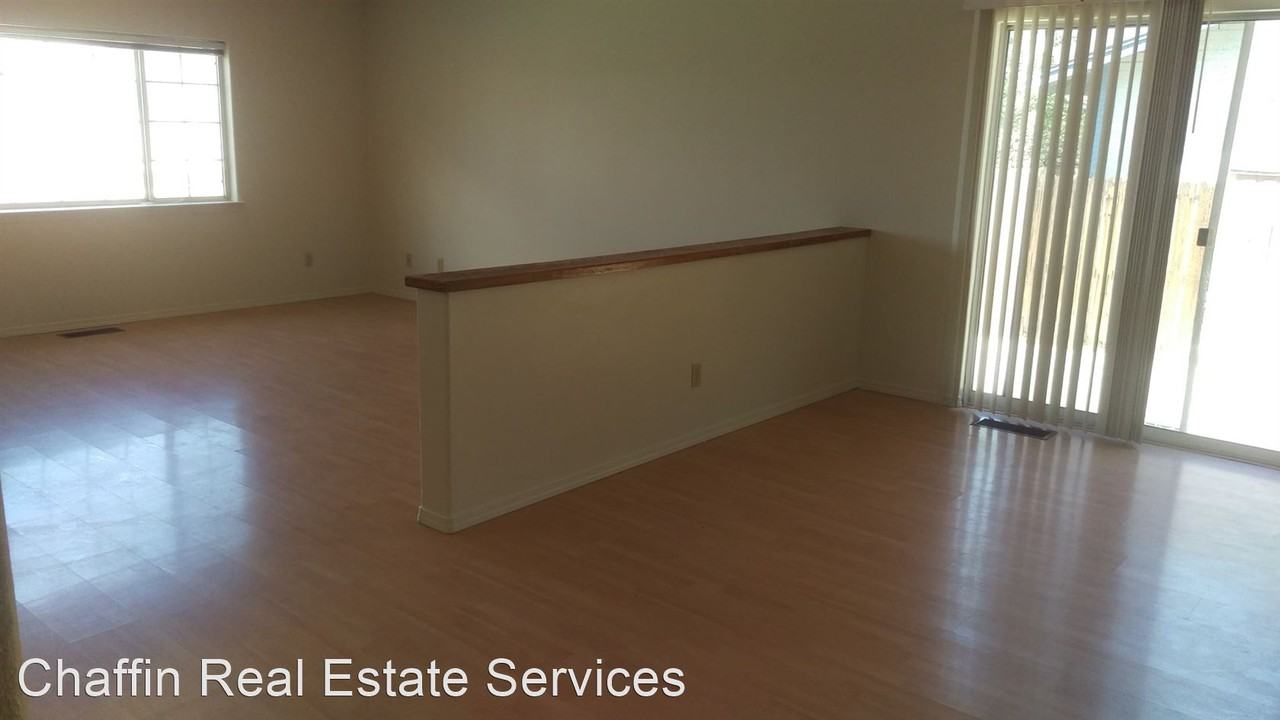 1881 Grimes St - Photo 2 of 12