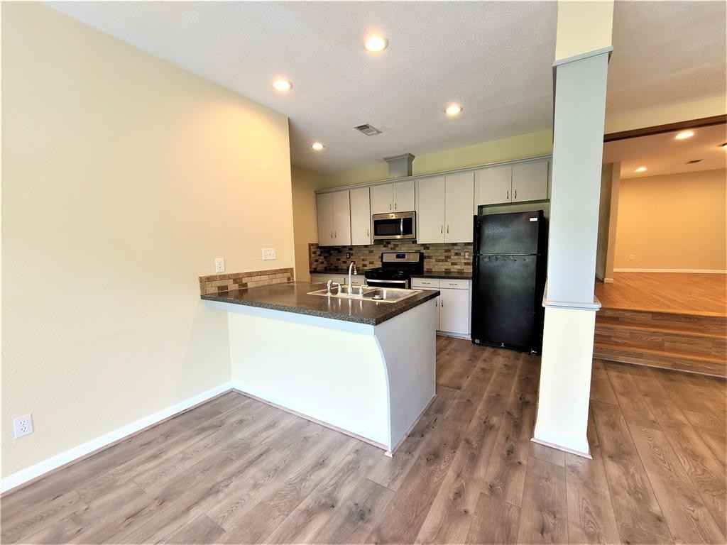 503 Riveredge Dr - Photo 2 of 12