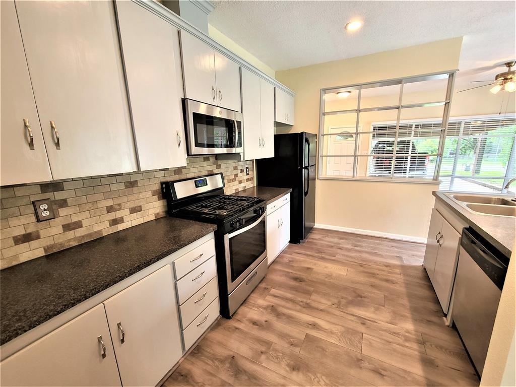 503 Riveredge Dr - Photo 3 of 12