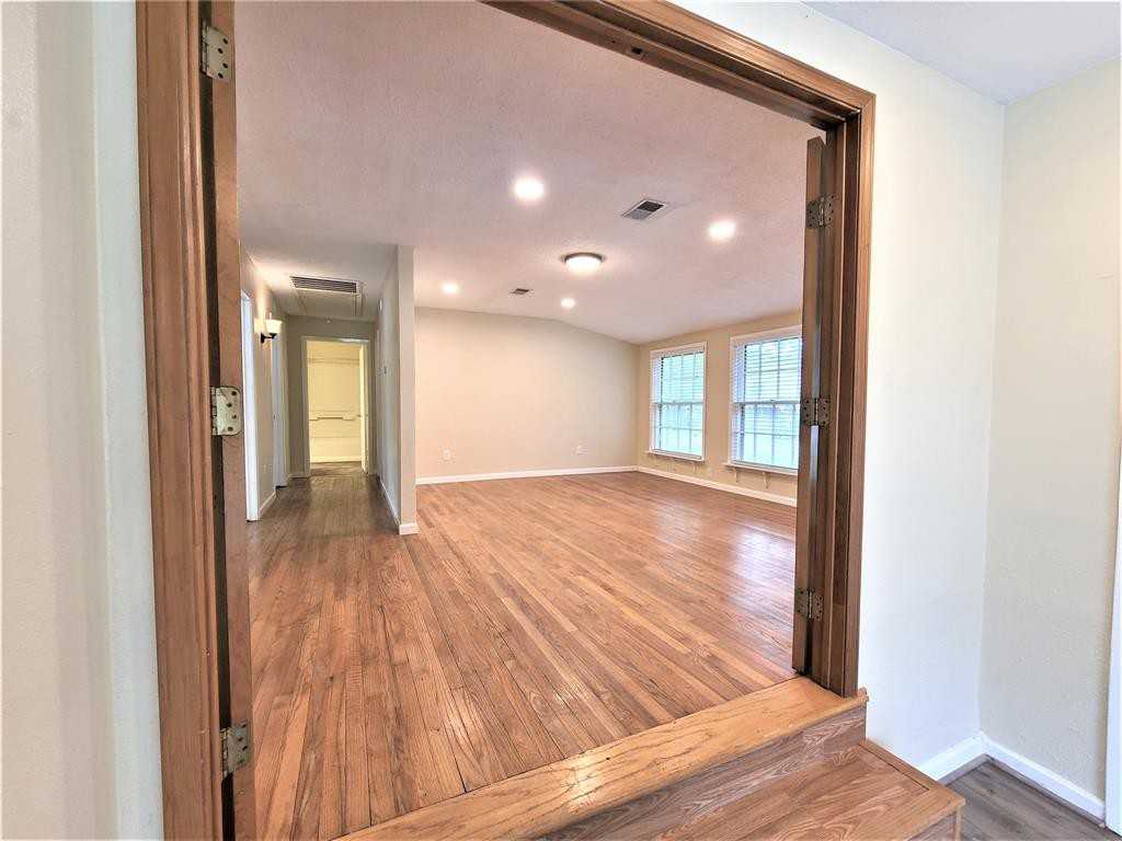 503 Riveredge Dr - Photo 4 of 12