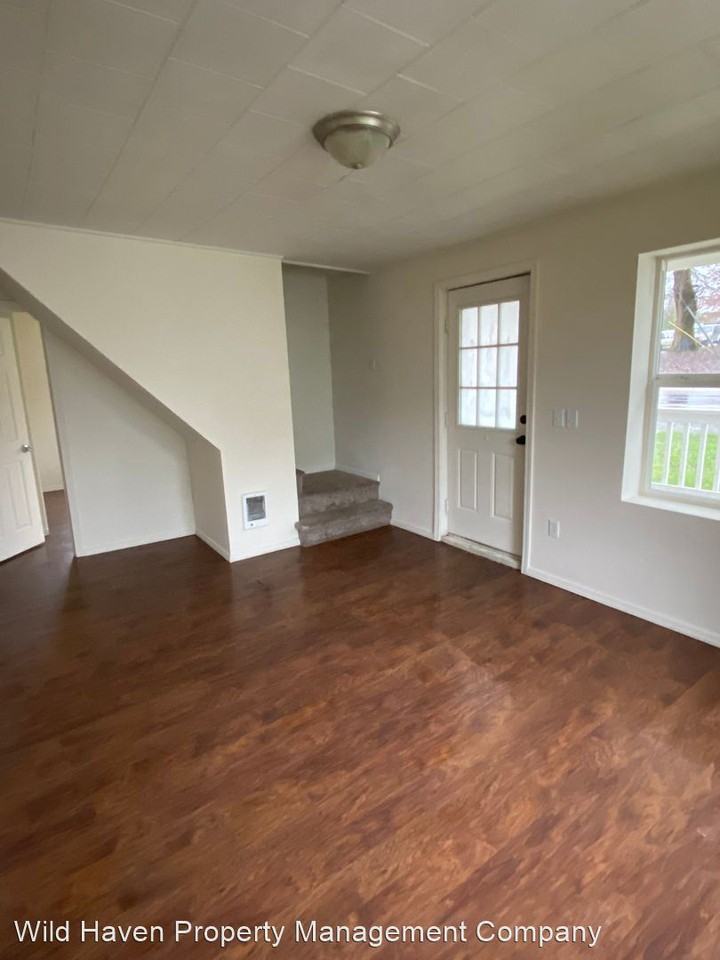 570 N Yamhill St - Photo 2 of 16