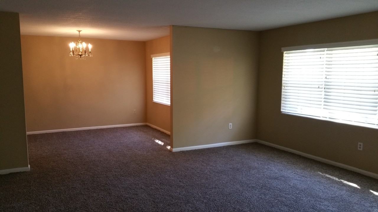 1421 NW 31st St - Photo 3 of 15