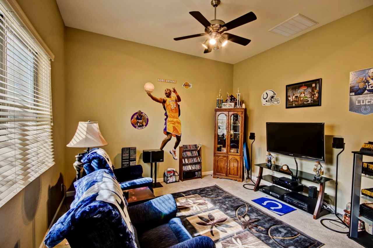 18323 W Montebello Ave - Photo 2 of 21