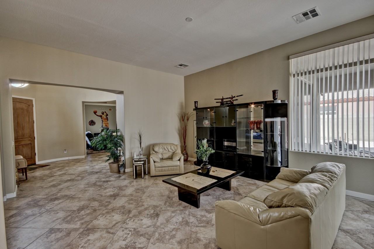 18323 W Montebello Ave - Photo 3 of 21