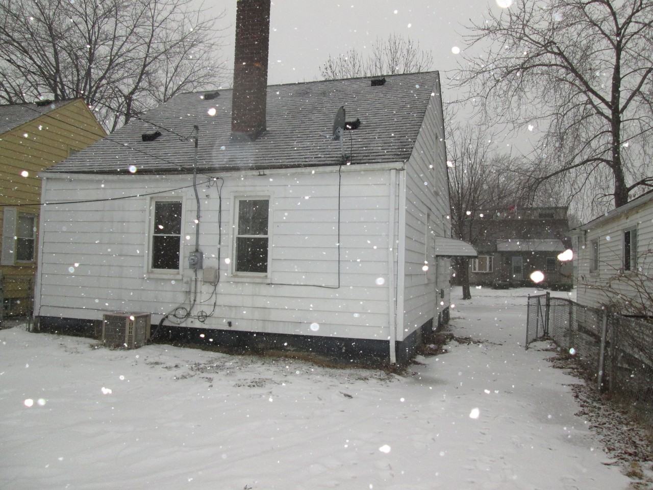 17450 Wood St - Photo 3 of 16