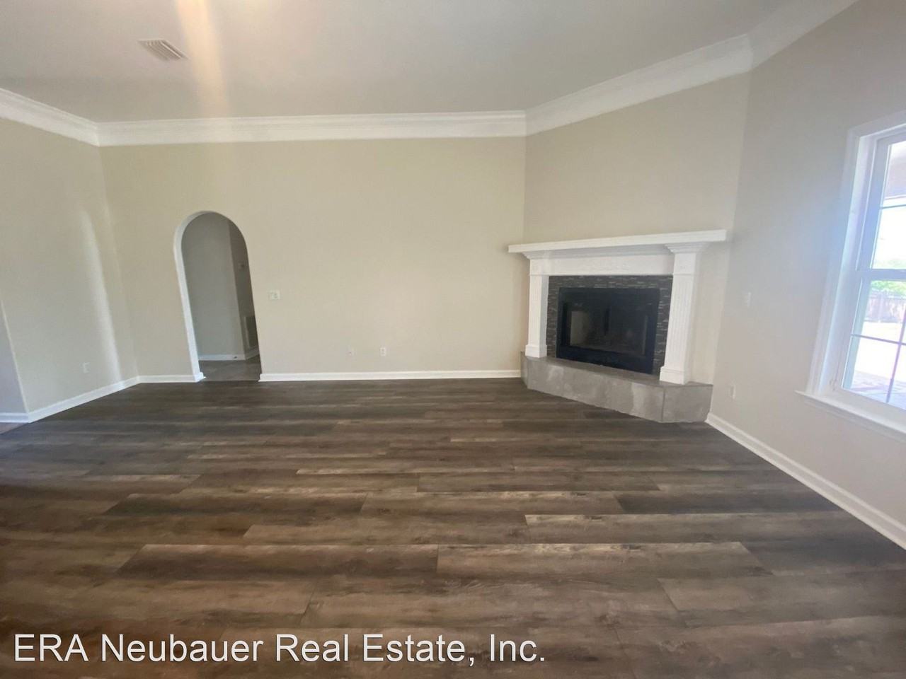 604 Timbers Xing - Photo 3 of 16