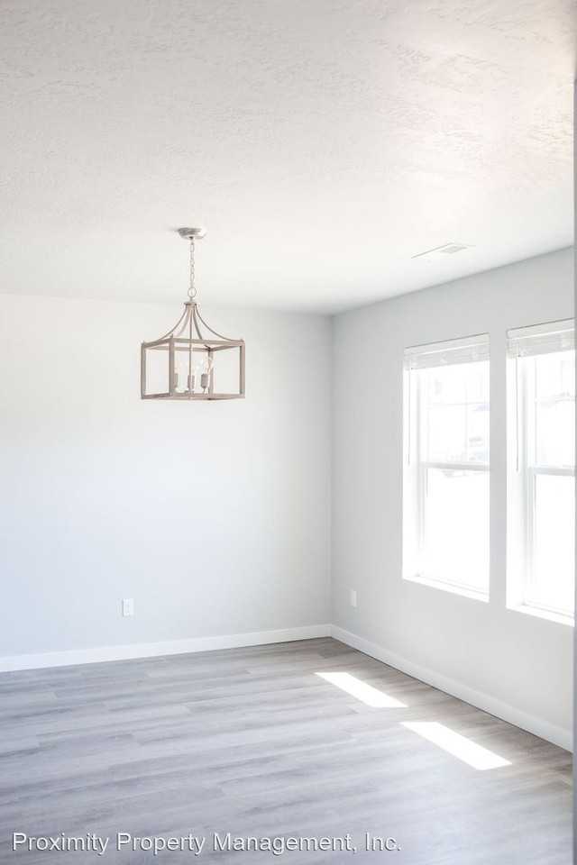 1033 E Klamath Ln - Photo 3 of 7