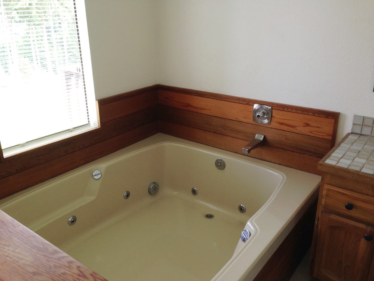 10-4 Harborview - Photo 2 of 22