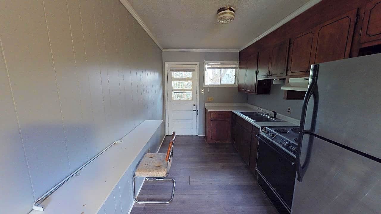 133A Pleasant Dr - Photo 3 of 10