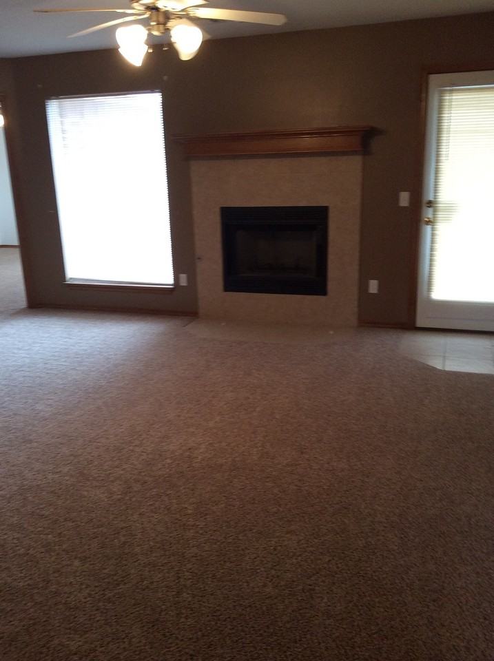 8619 NE 34th St - Photo 3 of 15