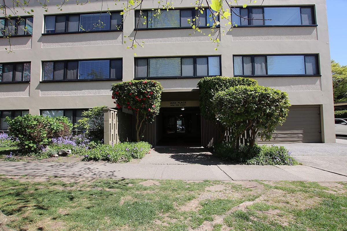 Aish Place Apartment Rentals 5926 Yew Street, Vancouver - Photo 3 of 7