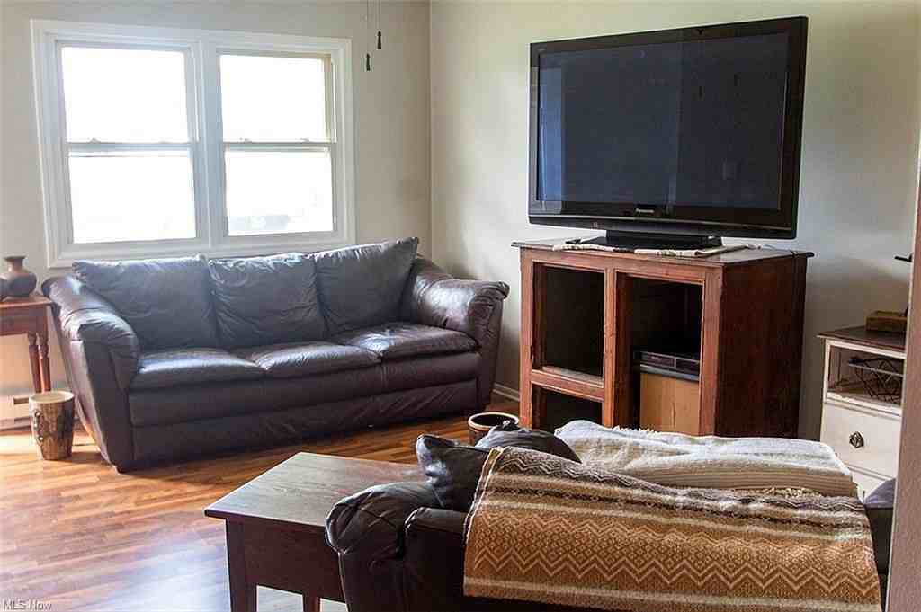 23 Chestnut St #23 - Photo 3 of 12