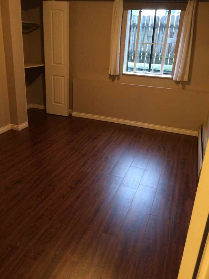 Mistletoe Manor - Photo 2 of 4