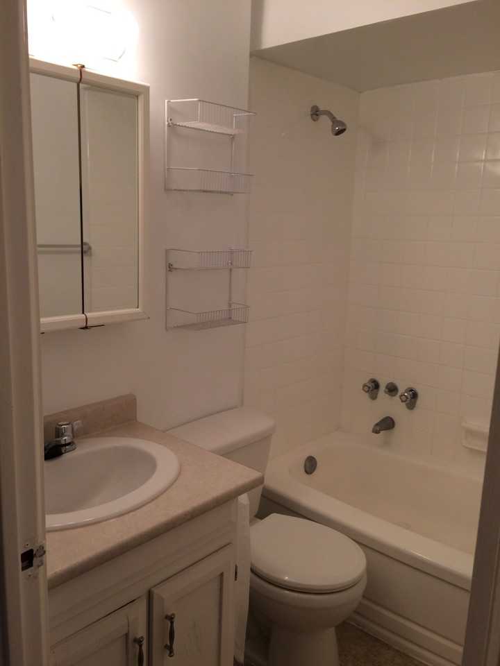 Mistletoe Manor - Photo 3 of 4