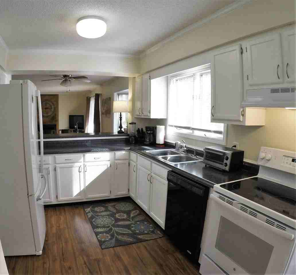 17 Racquet Club Road - Photo 3 of 37