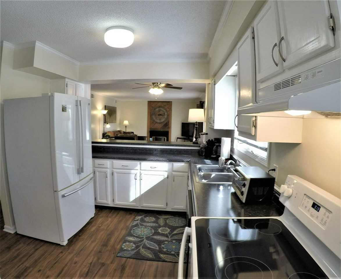 17 Racquet Club Road - Photo 4 of 37