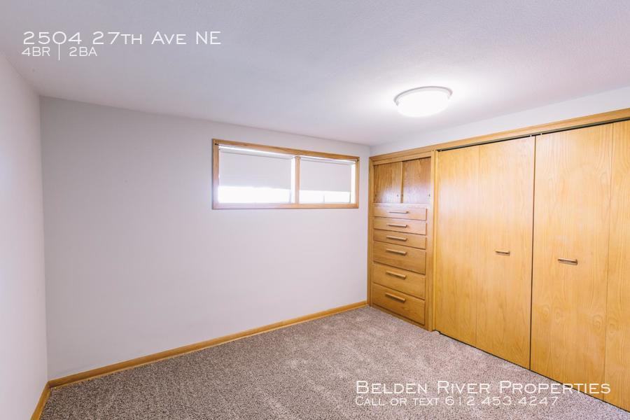 2504 27th Ave Ne - Photo 2 of 11