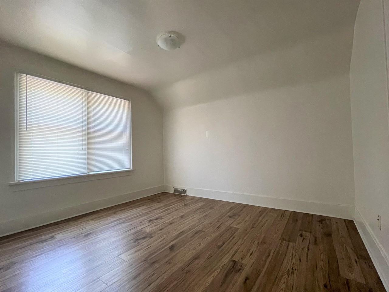 2244 Scarth Street - Photo 3 of 10