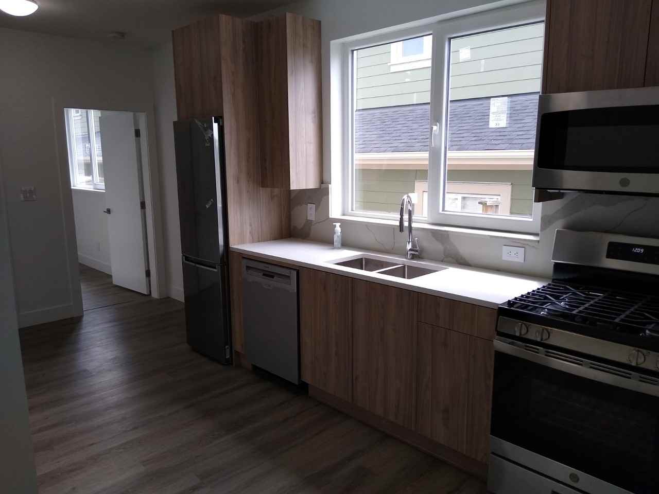 211 Allard Street - Photo 2 of 9