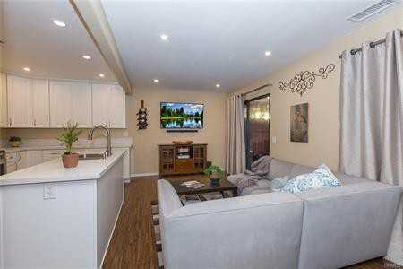 216 W Fir St - Photo 3 of 14