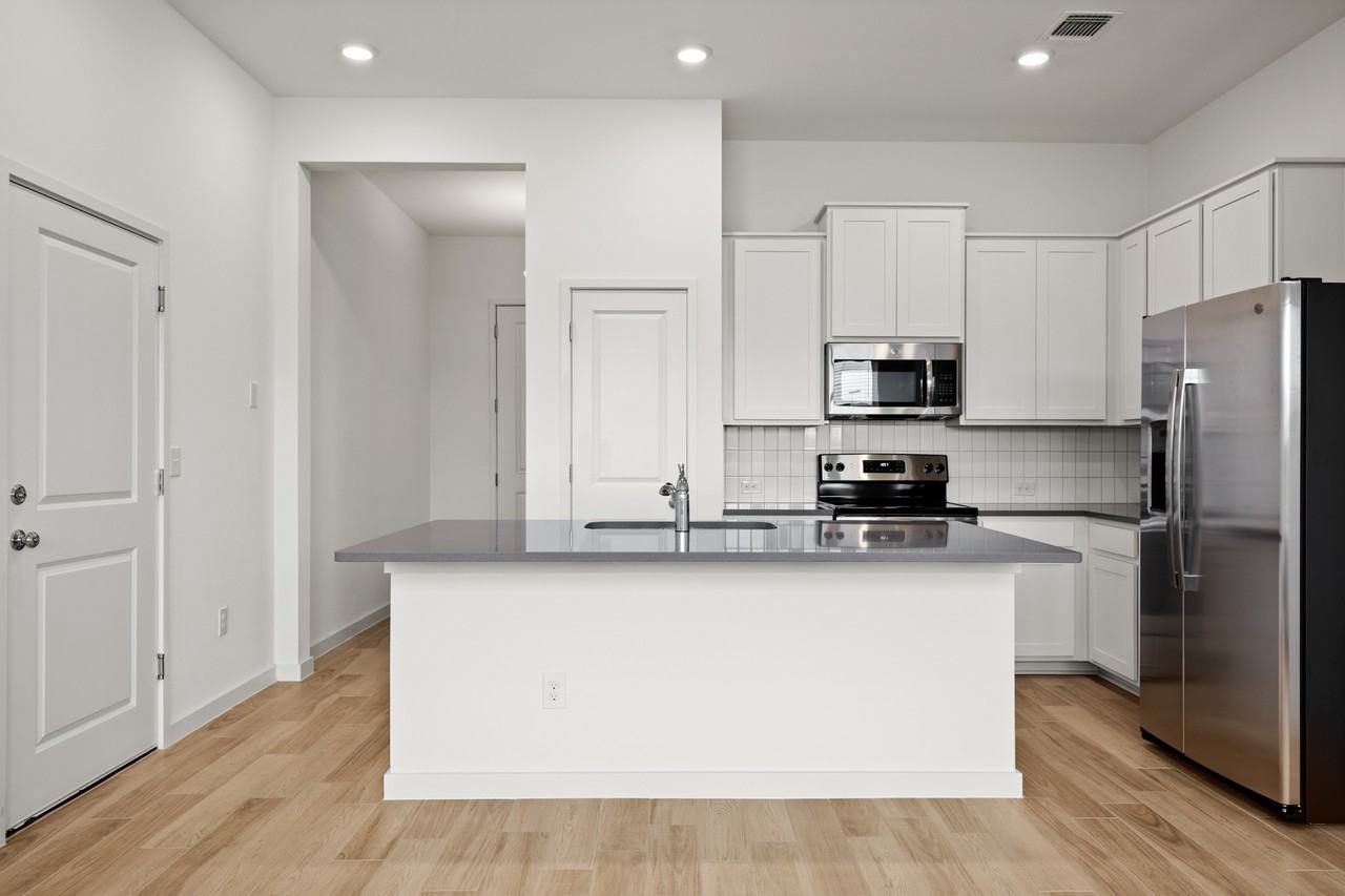 15004 Ryman Rd - Photo 3 of 26