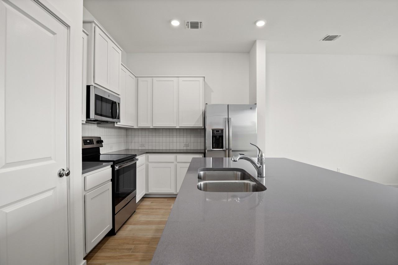 15004 Ryman Rd - Photo 5 of 26