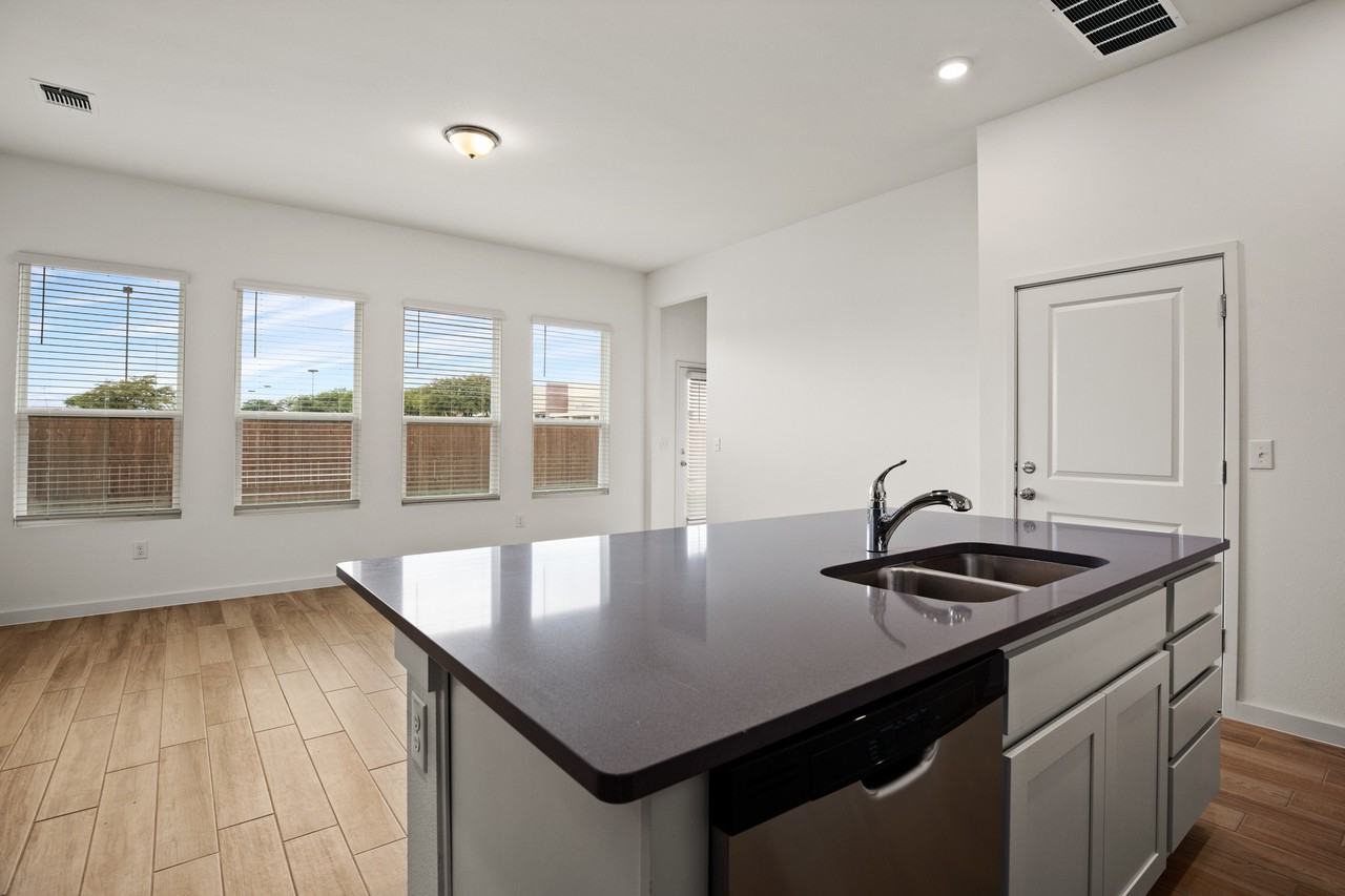 15004 Ryman Rd - Photo 7 of 26