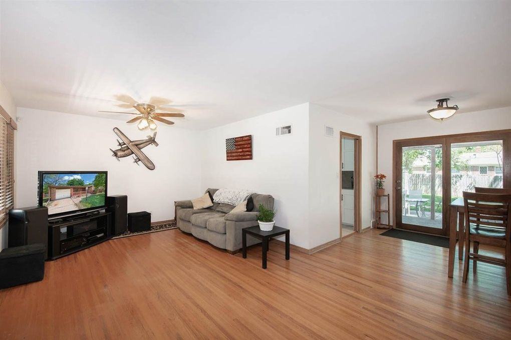 368 North Hillcrest Street - Photo 4 of 21