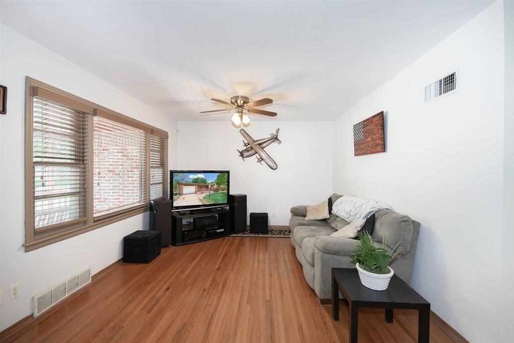 368 North Hillcrest Street - Photo 6 of 21