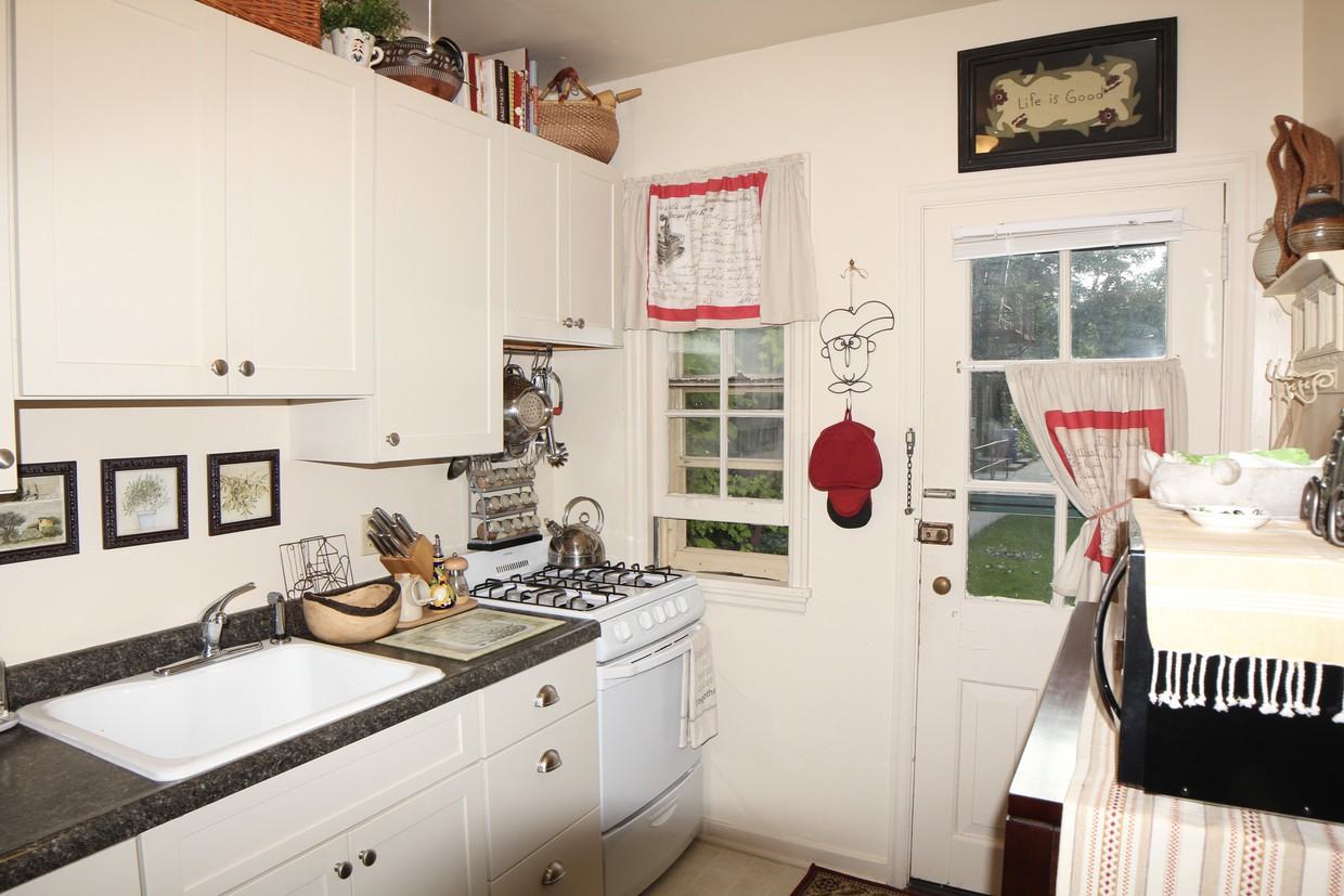 Highland Village Apartments - Photo 2 of 23