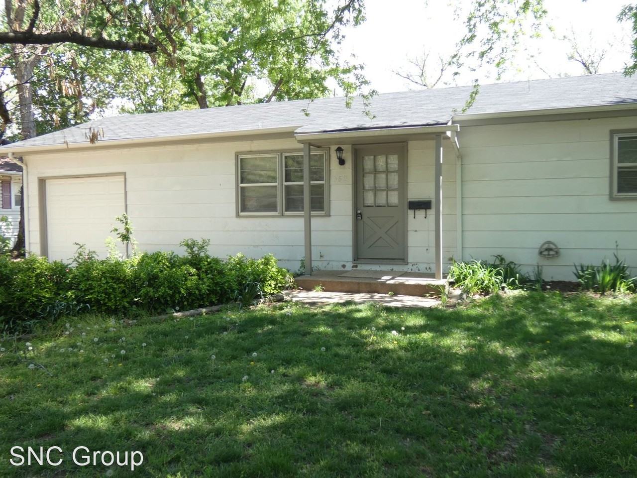 962 N Acadia Ave - Photo 2 of 14