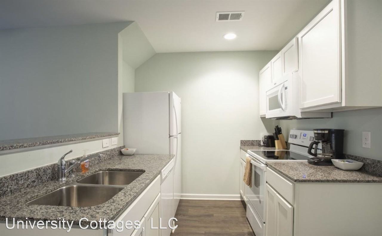201 Oak Street - Photo 2 of 12