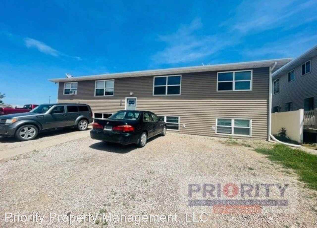 2501 S Emerson Ave - Photo 2 of 8