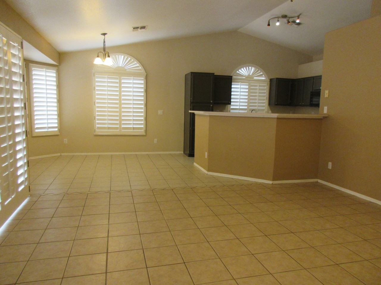 1560 W Cindy St - Photo 3 of 19