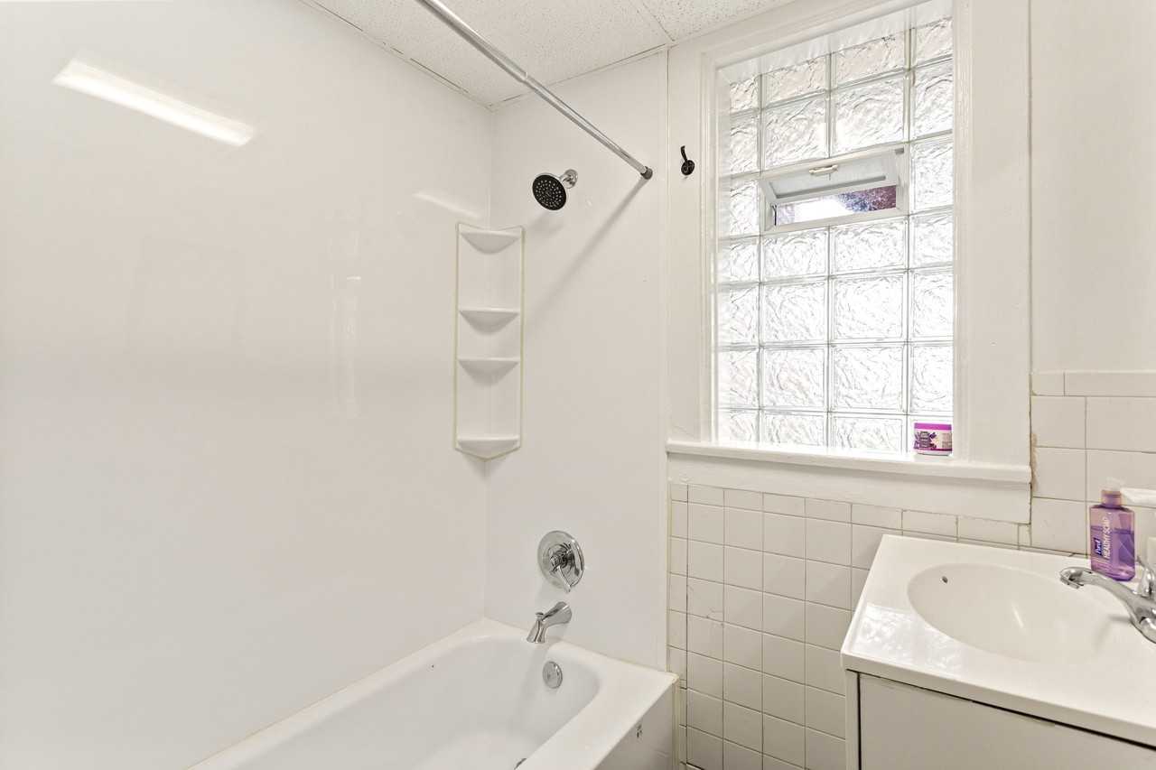 821 Broadway Ave - Photo 2 of 14