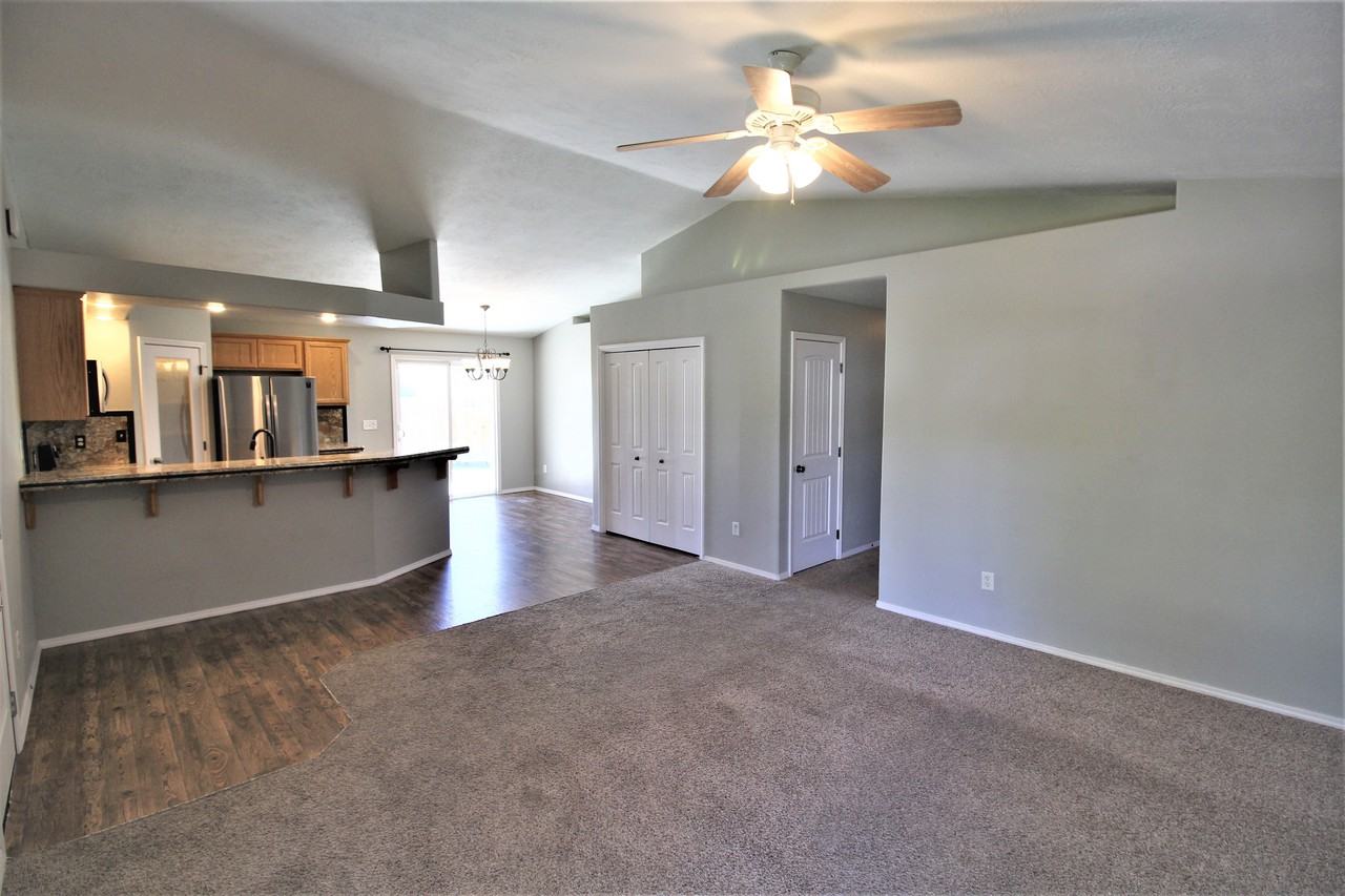 306 Pietra Way - Photo 4 of 18