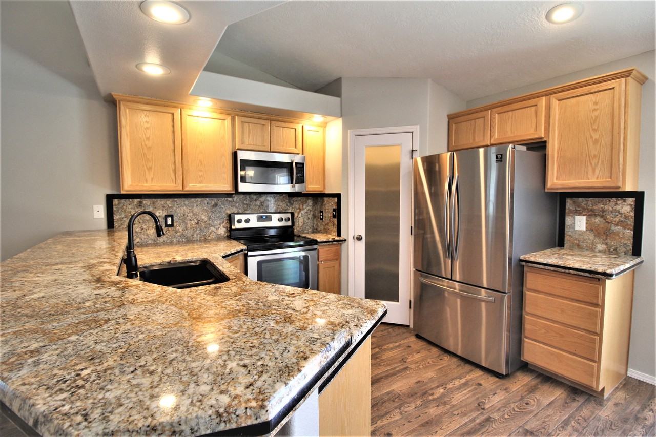 306 Pietra Way - Photo 6 of 18