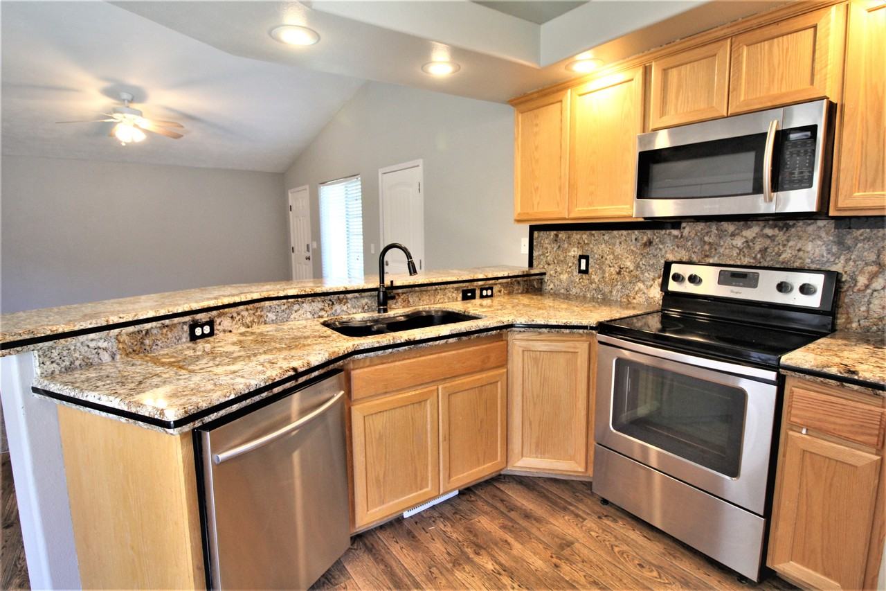 306 Pietra Way - Photo 7 of 18