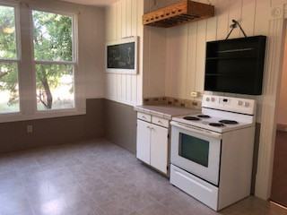 704 N Main St - Photo 3 of 20