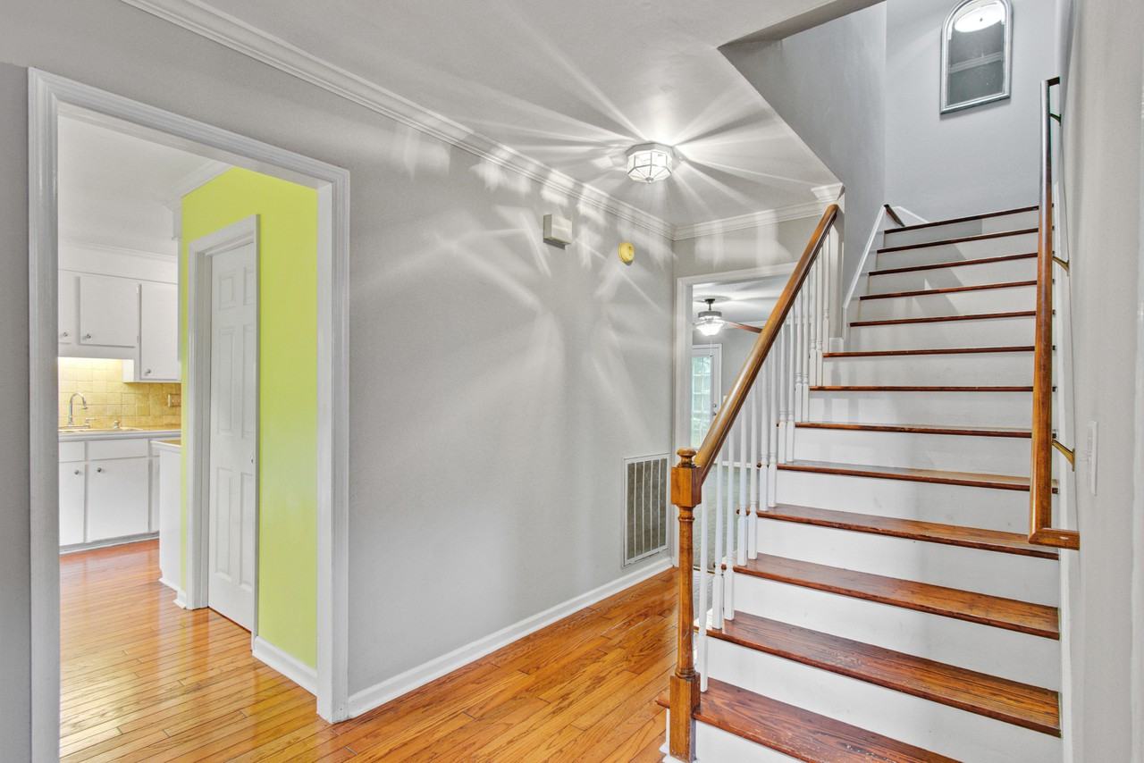 978 Governors Rd - Photo 3 of 22