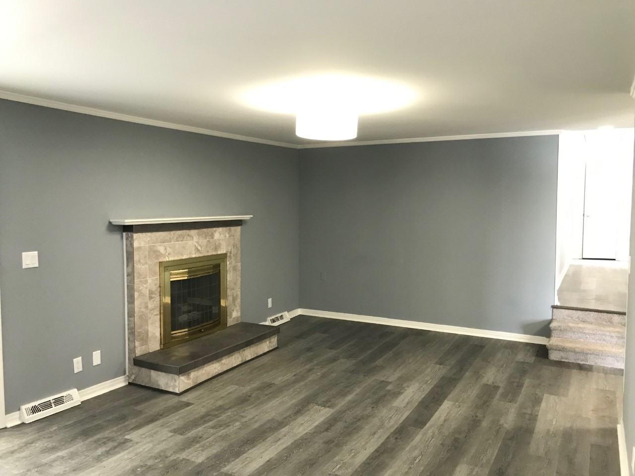 975 Melrose Dr - Photo 2 of 11