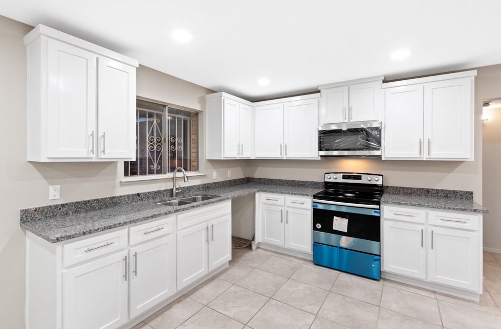 5833 Burning Tree Dr - Photo 3 of 34