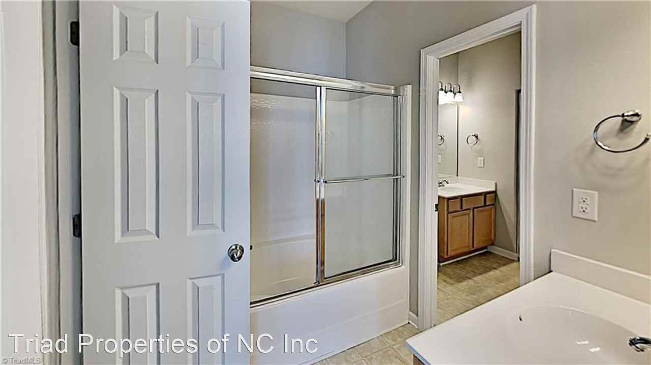 5990 Fox Point Cir - Photo 2 of 12