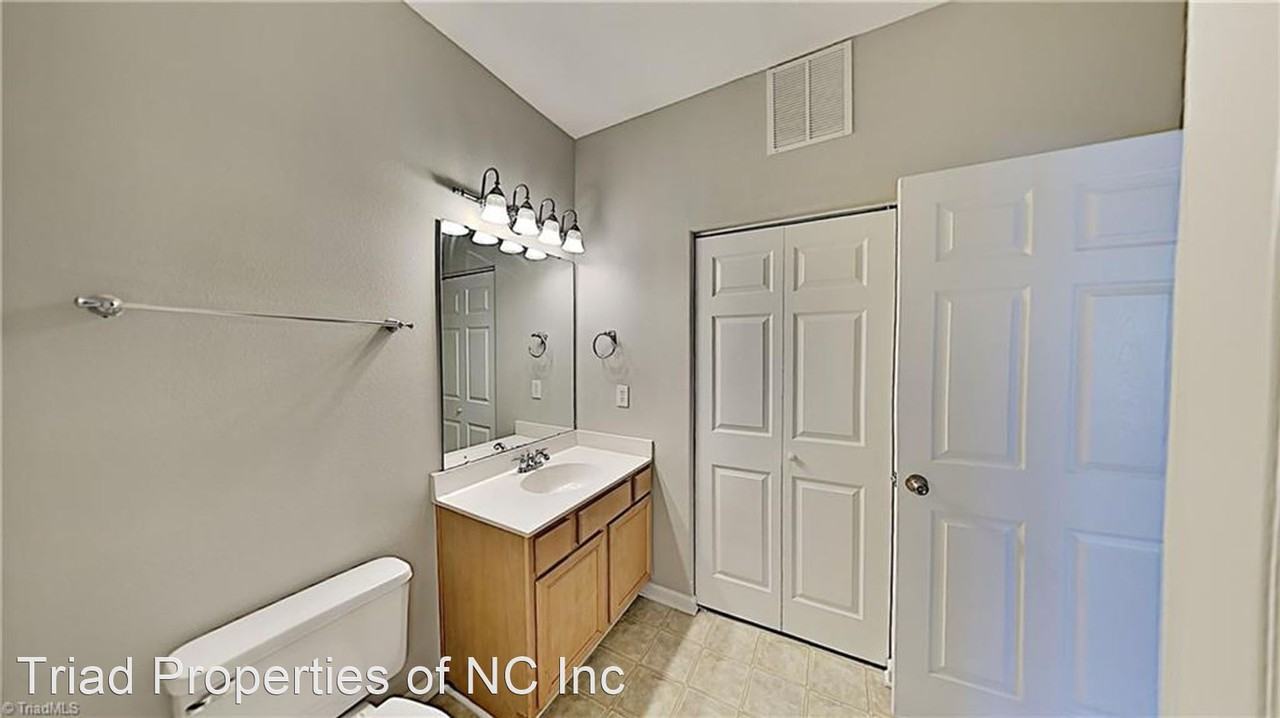 5990 Fox Point Cir - Photo 3 of 12