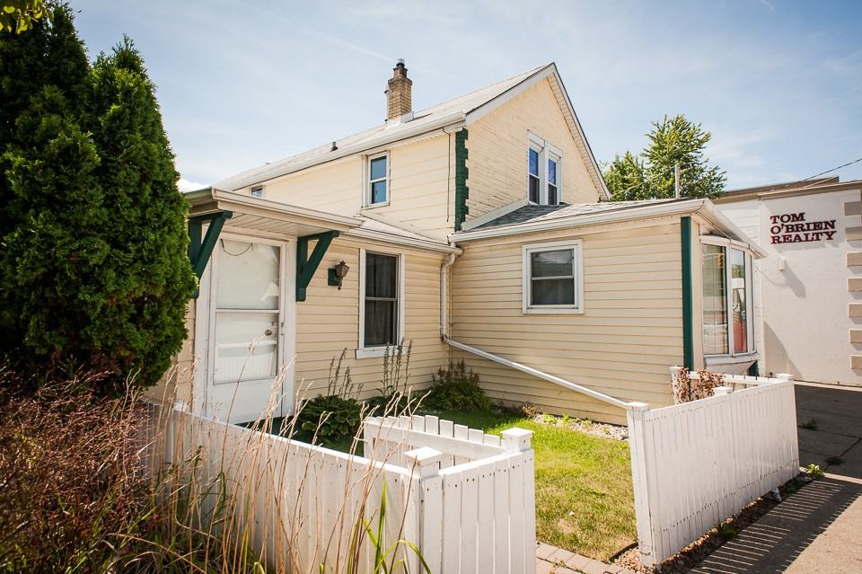 5429 Wyandotte St E - Photo 3 of 4